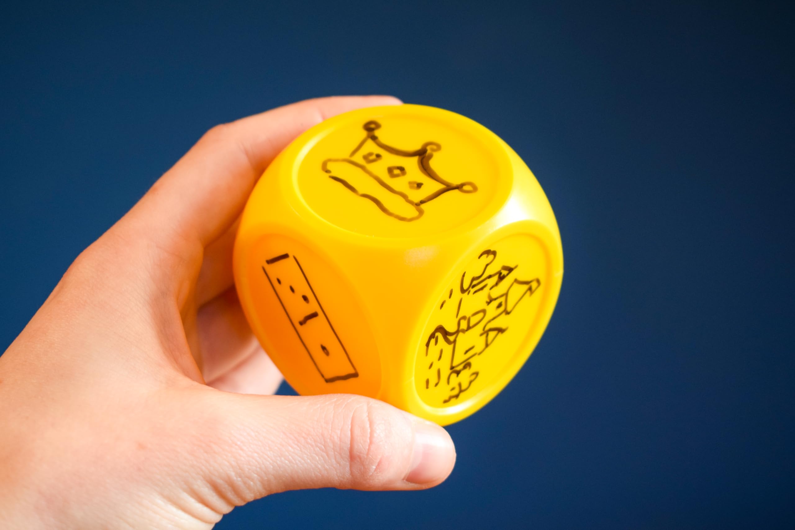 Blue Orange Games Droll- Drawing Family Party Game for 2 to 6 Players. Recommended for Ages 7 and up. - Image 4