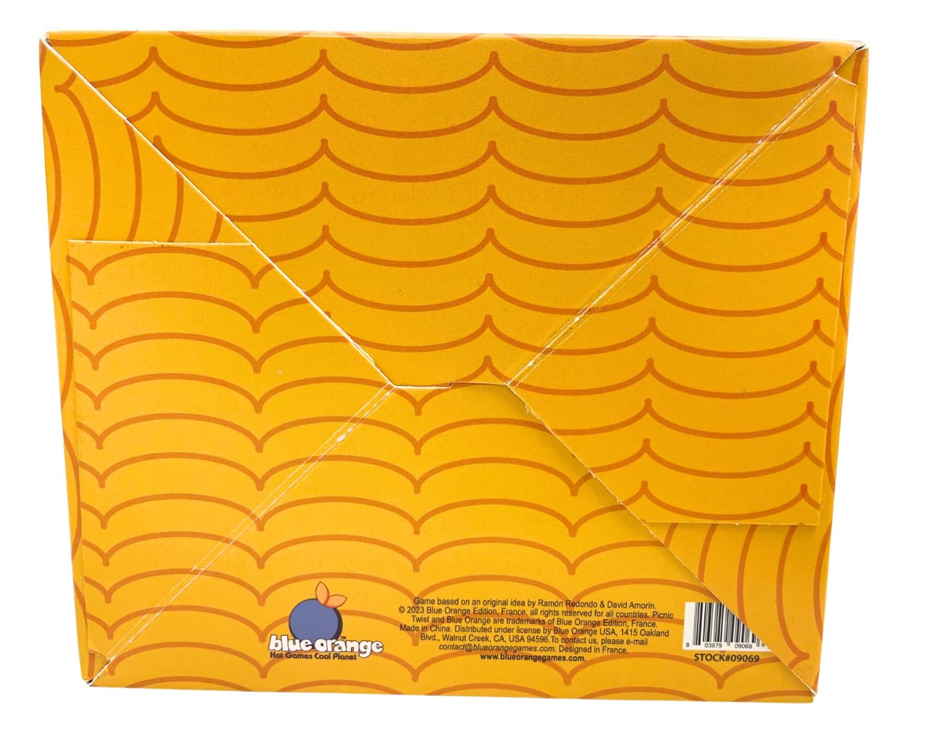 Blue Orange Picnic Twist, Set Collection Card Game in a Picnic Basket, Family or Adult Strategy Game for 1 to 9 Players Games. Recommended for Ages 8 & Up. - Image 7