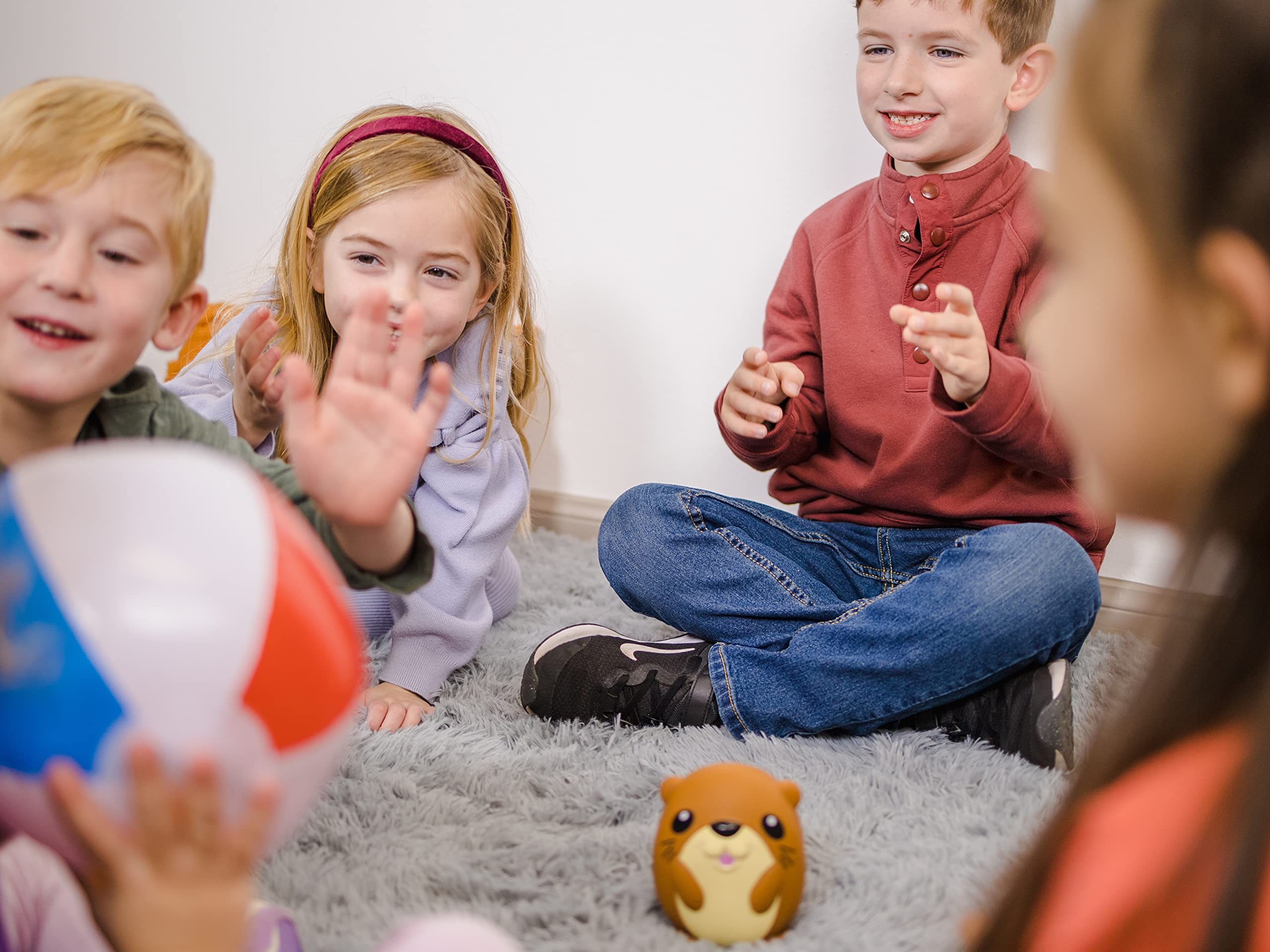 Pass The Ball with Olie Fun Interactive Preschool and Children Game - Educational Otter Music hot Potato Game by Blue Orange Games - 2 to 10 Players for Ages 4+ - Image 3